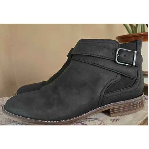 Clarks Black Women's Camzin Hale Ankle Boot Size 8 - Picture 2 of 7